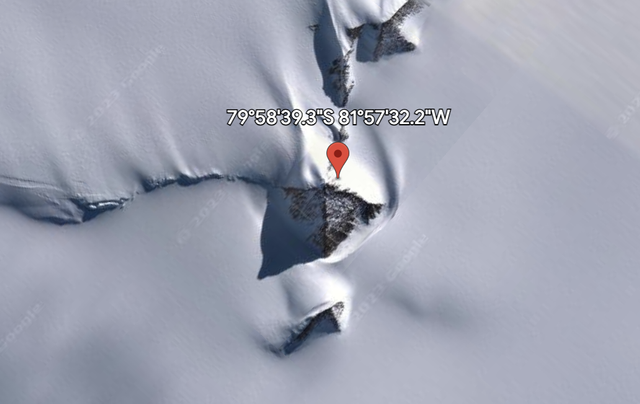 Objek mirip piramida di Antarktika. Foto: Dok. Google Earth