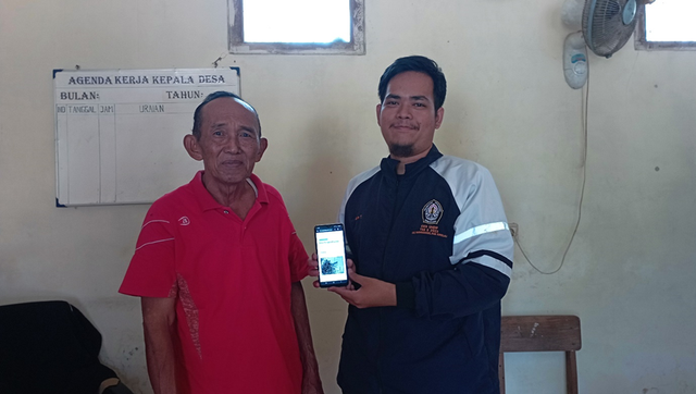 Penyerahan resmi website Desa Pengkol. (sumber: dok pribadi)