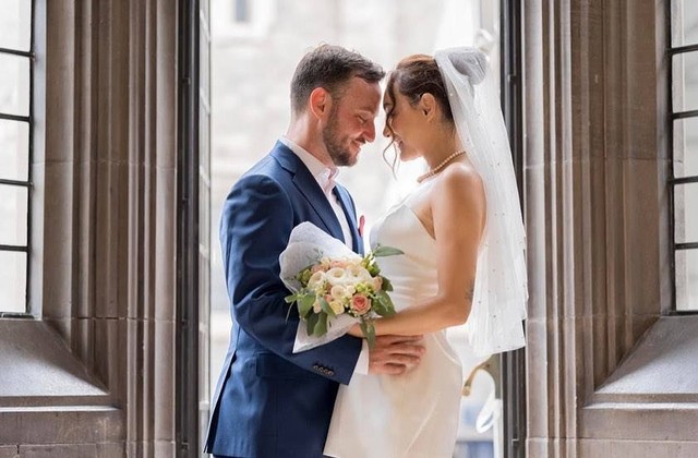 Dewi Rezer resmi menikah dengan Ethan Alarmk. Foto: Instagram/@thebridestory
