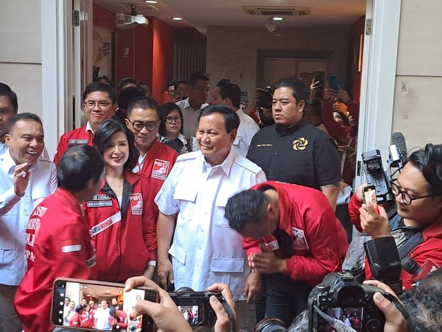 Ketua Umum Partai Gerindra, Prabowo Subianto tiba di Kantor DPP PSI, Tanah Abang, Jakarta Pusat, Rabu (2/8/2023). Foto: Zamachsyari/kumparan