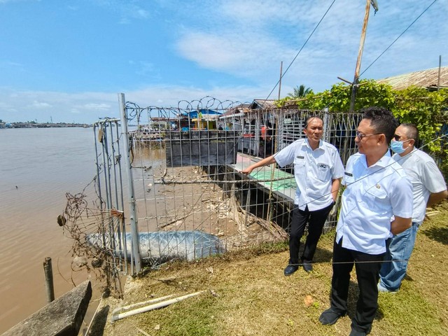 Wali Kota Pontianak Edi Rusdi Kamtono meninjau pengelolaan air bersih di PDAM Tirta Khatulistiwa. Foto: Dok. Prokopim Pontianak