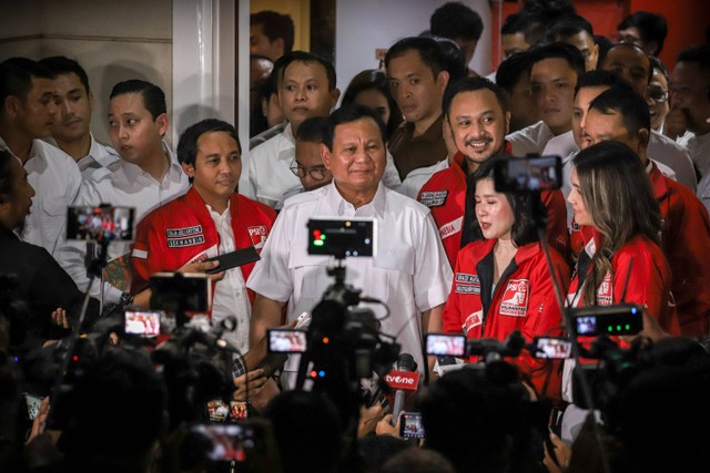 Ketua Partai Gerindra Prabowo Subianto memberikan keterangan kepada wartawan usai melakukan pertemuan dengan DPP Partai Solidaritas Indonesia, Jakarta, Rabu (2/8/2023). Foto: Jamal Ramadhan/kumparan