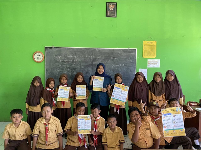 Dokumentasi bersama murid kelas IV SD Negeri Ketoyan