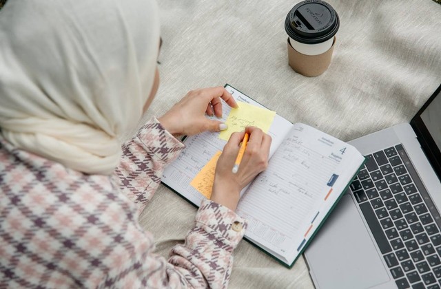 Ilustrasi KRS adalah Kartu Rencana Studi. Sumber: Pexels