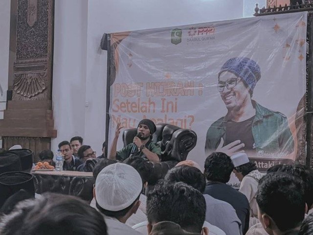 Ustadz Hanan Attaki di Semarak Muharram PPPA Daqu Banten dan AKMI UNTIRTA