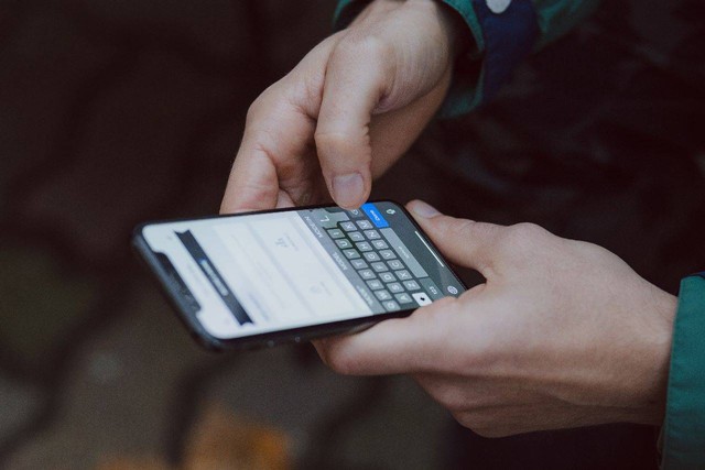 Ilustrasi Cara Cek Identitas Kartu Indosat dengan Berbagai Metode. Foto: Unsplash.com/freestocks