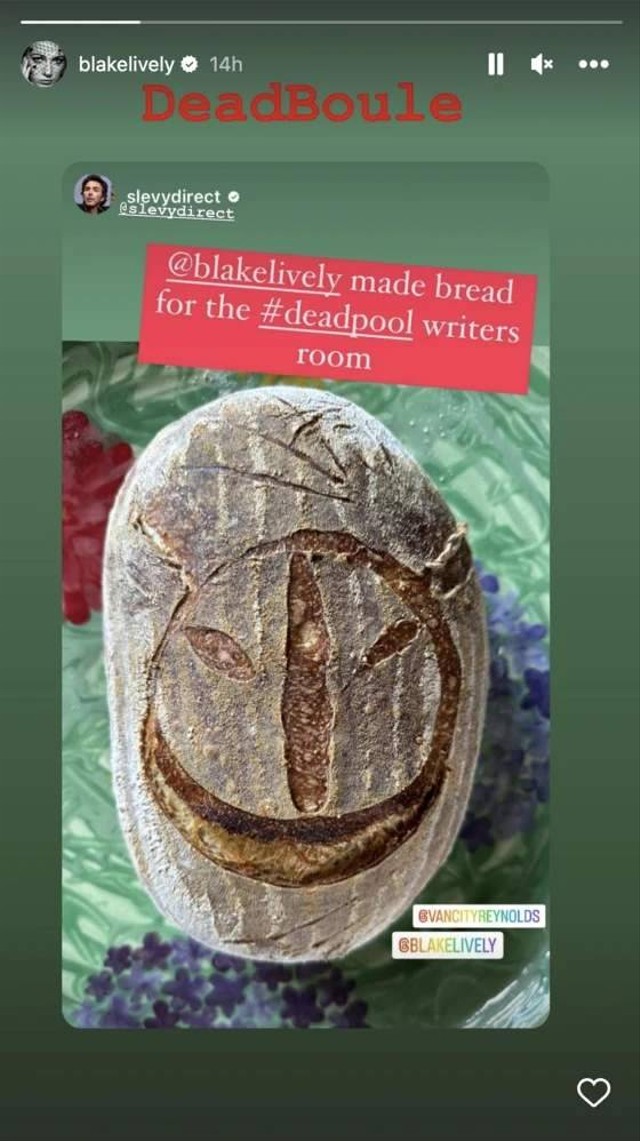 Blake Lively membuat roti sourdough berbentuk wajah Deadpool. Foto: Instagram