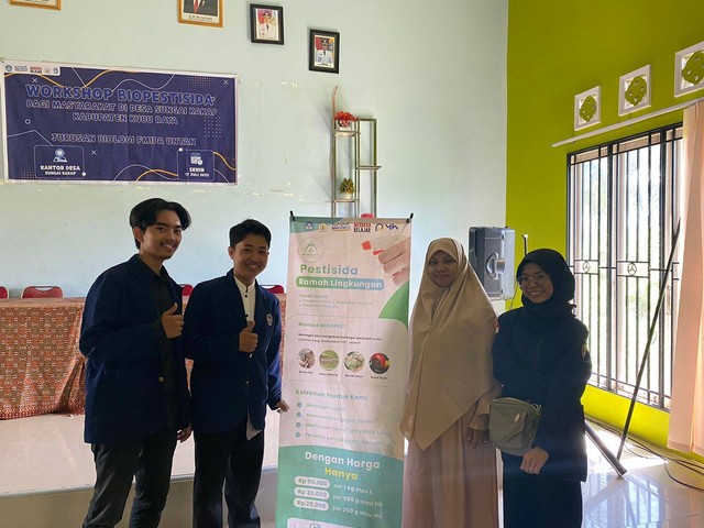 Mahasiswa Biologi FMIPA Untan gelar kegiatan Program Pembinaan Mahasiswa Wirausaha (P2MW) di Desa Sungai Kakap. Foto: Dok. Istimewa