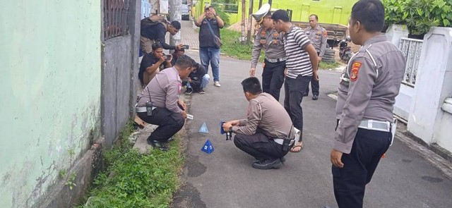 Satlantas Polresta Bandar Lampung saat melakukan olah TKP. | Foto: Dok Satlantas Polresta Bandar Lampung