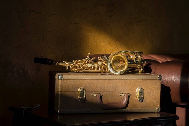 Ilustrasi memainkan saxophone untuk pemula. Sumber foto: Unsplash