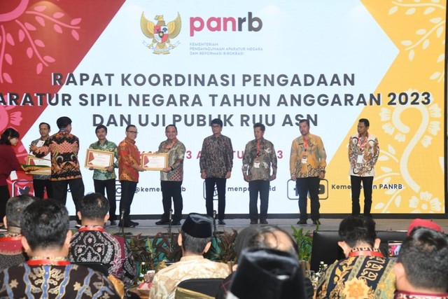 Tata Kelola Pengadaan ASN Terbaik, Kemenkumham Terima Penghargaan dari Menpan RB.