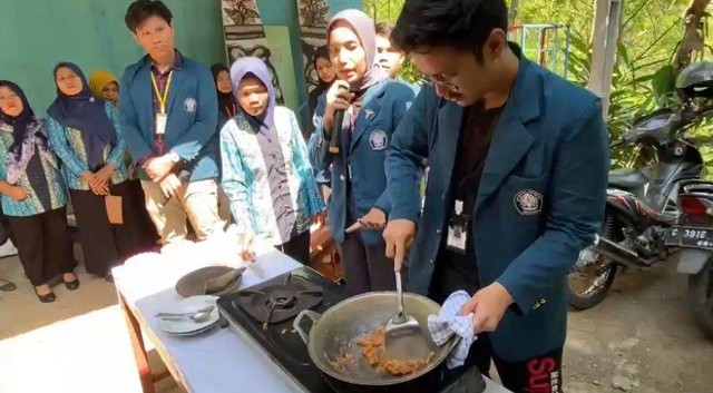 Demonstrasi Pengolahan Gula Aren menjadi Gula Semut