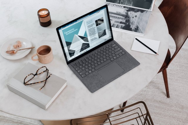 2 Cara Update Aplikasi di Laptop dengan Mudah. Foto: Unsplash/Windows