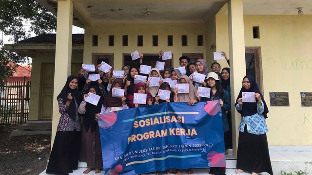Penyuluhan Pendewasaan Usia Perkawinan kepada Remaja Perempuan di Desa Tembelang, Kec. Jatibarang, Kab. Brebes, Jawa Tengah | Sumber: Dokumentasi Pribadi