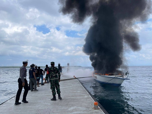 Kebakaran kapal boat di Nusa Penida, Klungkung, Bali - IST