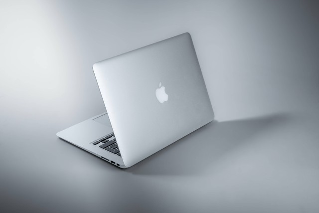 Ilustrasi Cara Paste di MacBook, Foto: Unsplash/Maxim Hopman