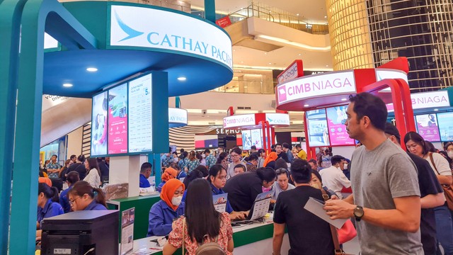 Suasana Cathay Pacific Travel Fair 2023 di Jakarta, Jumat (4/8). Foto: Dok. CIMB Niaga