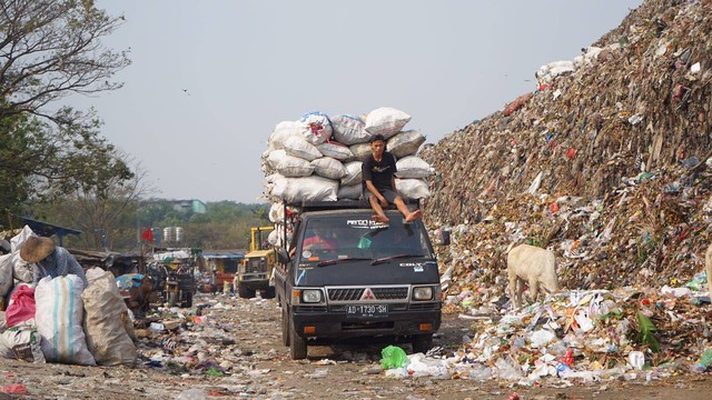 Timbulan sampah di TPA Putri Cempo, Mojosongo, Solo, pada Kamis (3/8). Foto: Arif UT/Pandangan Jogja