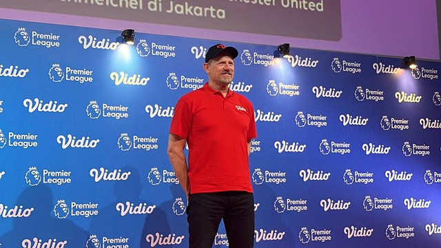 Legenda Manchester United, Peter Schmeichel. menyapa penggemarnya di Jakarta. Foto: Ananta Erlangga/kumparan