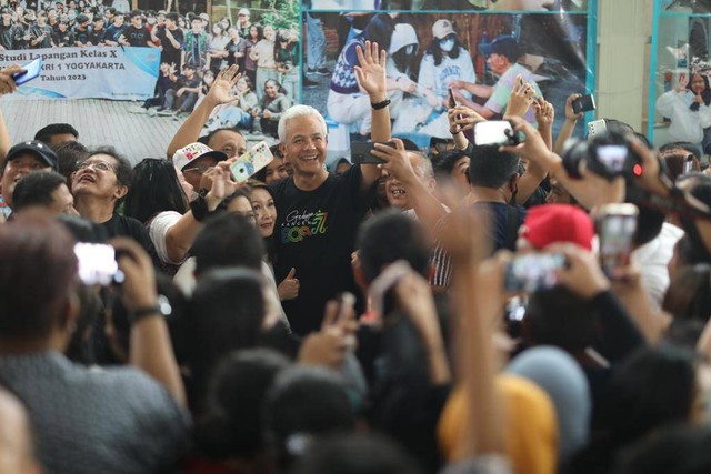 Ganjar Pranowo menghadiri acara reuni ke-77 SMA BOPKRI 1 (BOSA) Jogjakarta, Sabtu (5/8). Foto: Dok. Istimewa