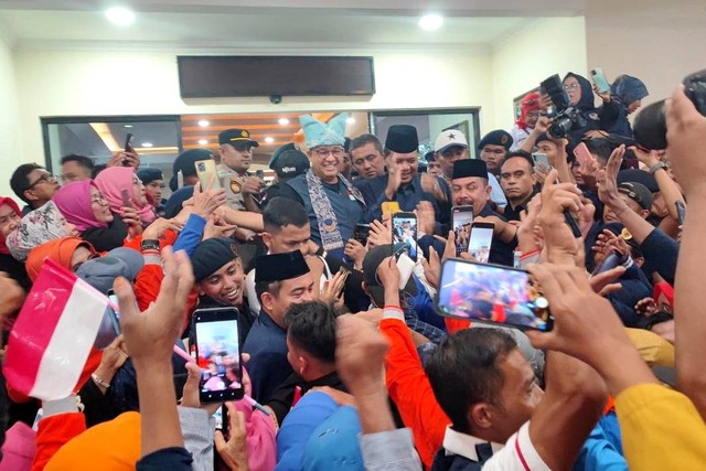 Bacawapres Koalisi Perubahan untuk Persatuan, Anies Baswedan, di Bandara Internasional Minangkabau, Sabtu (5/8/2023). Foto: Dok. Istimewa