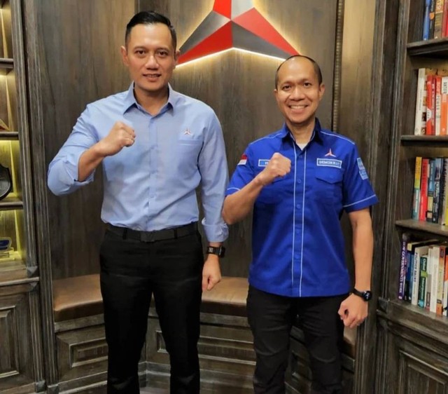 Ketua Umum Partai Demokrat, Agus Harimurti Yudhoyono bersama Ketua DPC Partai Demokrat Palembang, Yudha Pratomo. (foto: Instagram, @yudhamahyudin)