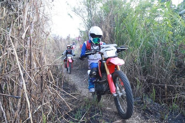 Test ride Honda CRF150L di kawasan Karst Citatah, Padalarang, Bandung Barat (1/8/2023). Foto: dok. Astra Honda Motor