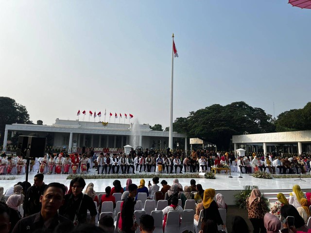 Suasana istana berkebaya di Istana Merdeka, Jakarta Pusat, Minggu (6/8) Foto: Haya Syahira/kumparan