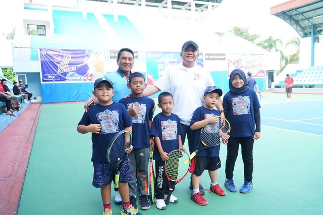Gubernur Sumsel, Herman Deru saat membuka Kejurnas Tenis IMTC di Palembang. (ist)