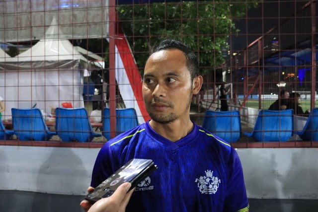 Mantan pemain Timnas Indonesia, Atep Rizal, di Pancoran Soccer Field, Jakarta, Minggu (6/8). Foto: Jodi Hermawan/kumparan