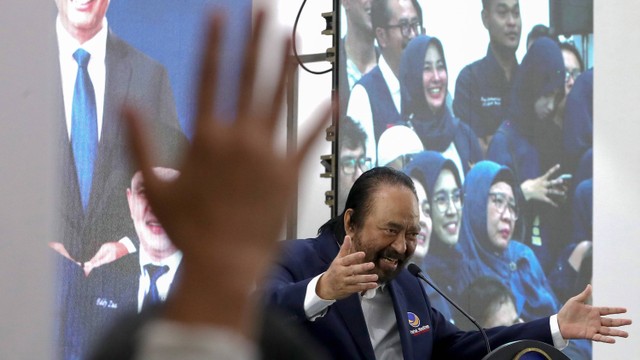 Ketua Umum Partai NasDem Surya Paloh memberi arahan pada konsolidasi dan orientasi calon anggota legislatif (caleg) di Banda Aceh, Aceh, Minggu (6/8/2023). Foto: ANTARA FOTO/Irwansyah Putra