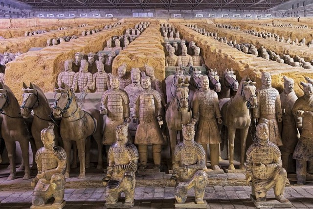 Patung Terakota di makam Kaisar Pertama China, Qin Shi Huang. Foto: Shutterstock