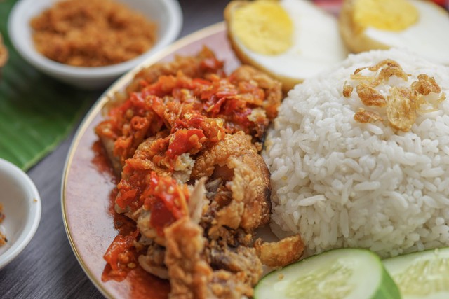 Cara Bungkus Nasi Padang, Unsplash/ Ke Vin