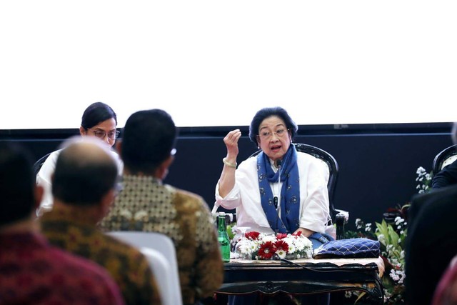 Ketua Dewan Pengarah BRIN Megawati Soekarnoputri memberikan pengarahan internal ke BRIN di Bali, Senin (7/8).  Foto: PDIP