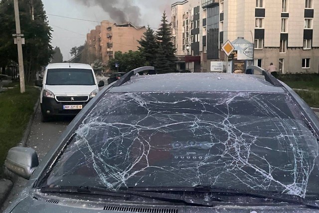 Sebuah pemandangan menunjukkan bangunan yang hancur akibat serangan rudal Rusia, di Pokrovsk, wilayah Donetsk, Ukraina, Senin (7/8/2023). Foto: Militer Regional Donetsk Pavlo Kyrylenko/Handout via REUTERS