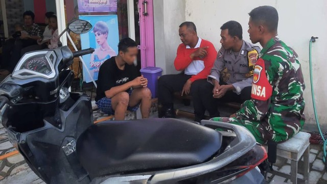 Dua remaja 16 tahun kedapatan merobek umbul-umbul merah putih di Bolon, Palbapang, Kabupaten Bantul pada Senin (7/8). Foto: Dok. Polres Bantul