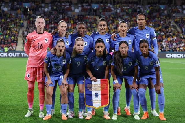 Para pemain Prancis berpose untuk foto grup sebelum dimulainya pertandingan sepak bola Grup F Piala Dunia Wanita Australia dan Selandia Baru 2023 antara Prancis dan Brasil di Stadion Brisbane di Brisbane pada 29 Juli 2023. Foto: Franck Fife/AFP