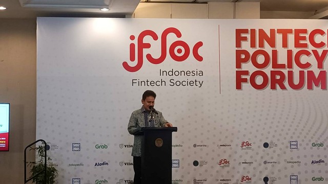 Wakil Ketua Dewan Komisioner Otoritas Jasa Keuangan (OJK) Mirza Adityaswara dalam Fintech Policy Forum di Auditorium CSIS, Selasa (8/8/2023). Foto: Ghinaa Rahmatika/kumparan