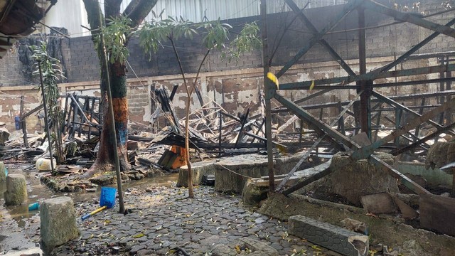 Kebakaran di Terminal Leuwipanjang, Kota Bandung, pada Selasa (8/8/2023). Foto: Rachmadi Rasyad/kumparan