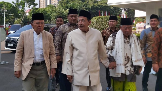 Habib Luthfi tiba di Istana Kepresidenan untuk bertemu Presiden Jokowi. Foto: Nadia Riso/kumparan