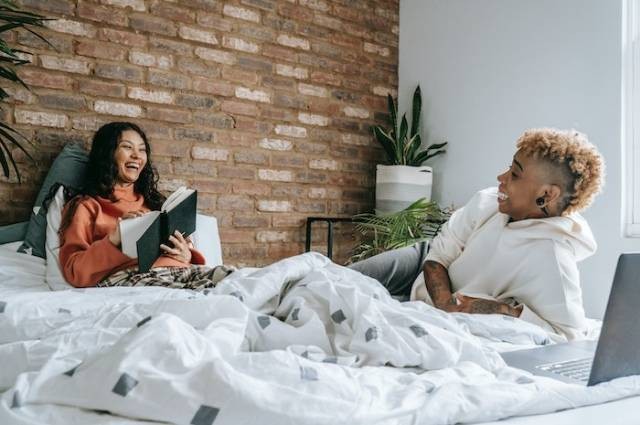 Ilustrasi fakta orang humoris, sumber foto: Tim Samuel by pexels.com