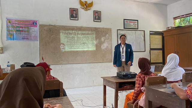 Kegiatan edukasi literasi dan perpustakaan kepada siswa