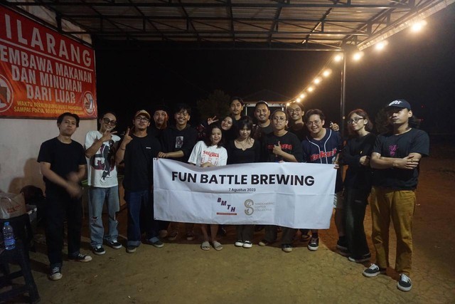 Foto bersama di acara Fun Battle Brewing. Foto: Try Shaskya/Hi!Pontianak