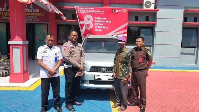 Rupbasan Mojokerto Kembalikan Mobil Toyota di Hadapan Pihak Kepolisian dan Kejaksaan (Foto:HumasRupMoker)