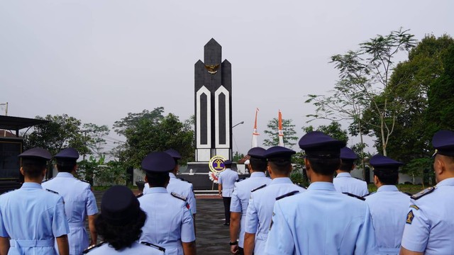 Imigrasi Dan Rutan Upacara Tabur Bunga Di Taman Makam Pahlawan ...