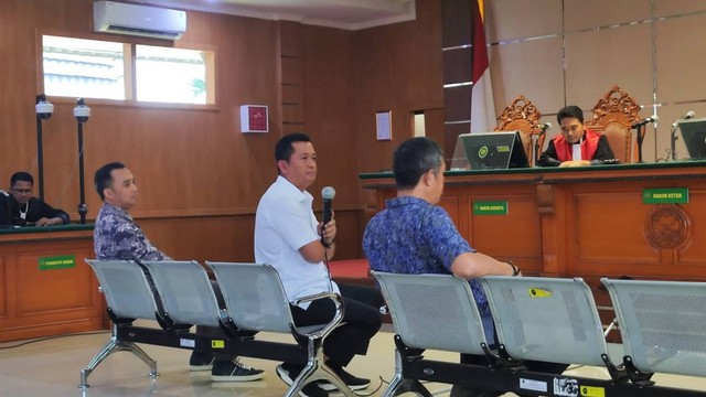 Ema Sumarna saat memberikan keterangan terkait suap Bandung Smart City di PN Bandung, Rabu (9/8/2023). Foto: Rachmadi Rasyad/kumparan