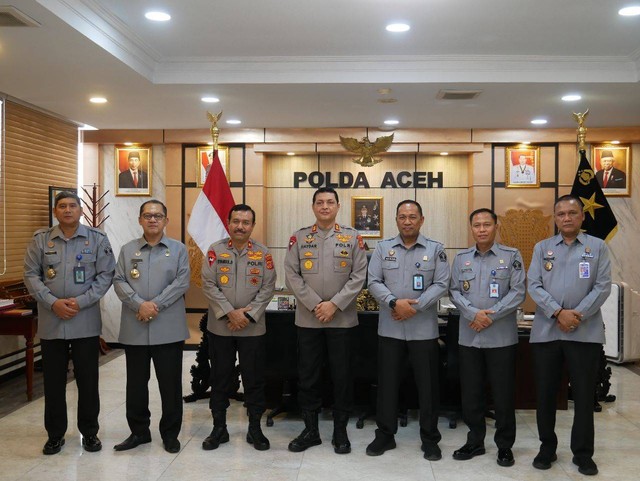 Plh Kakanwil Kemenkumham Aceh yang didampingi oleh para kepala divisi melakukan audiensi dengan Kapolda Aceh