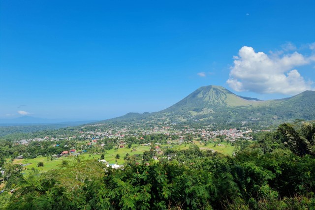 Bukit Doa Mahawu di Sulawesi Utara. Foto: Andari Novianti/kumparan