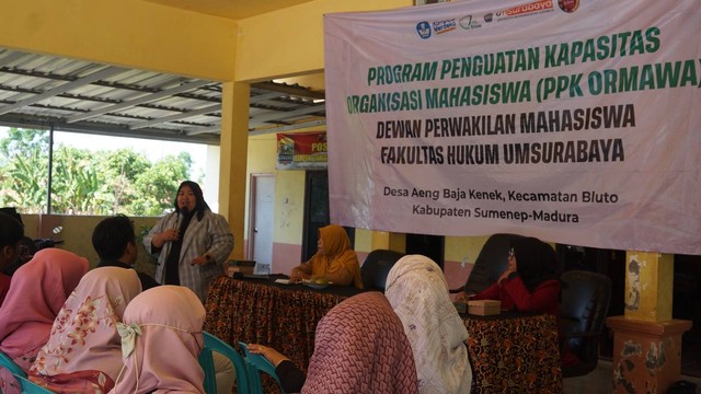 Foto Dhia Fitria Rahman Saat Menyampaikan Materi Peran Perempuan