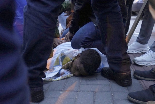 Tersangka pembunuhan calon presiden Ekuador Fernando Villavicencio ditangkap setelah serangan di Quito, Ekuador, Rabu (9/8/2023). Foto: STR/AFP